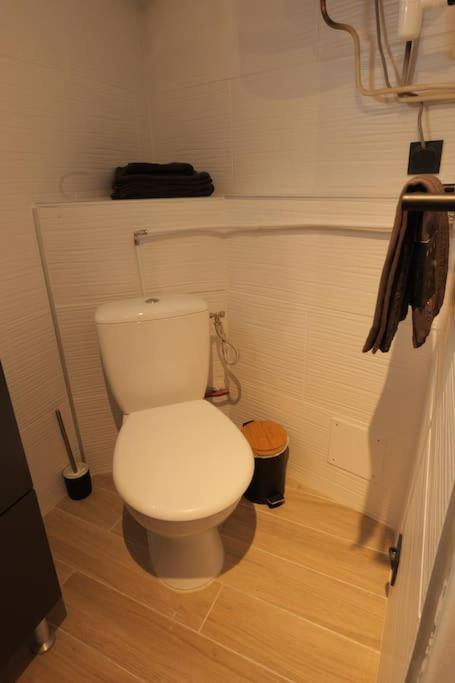 a bathroom with a white toilet in a room at Appartement centre ville de Pierrelatte&#39; in Pierrelatte