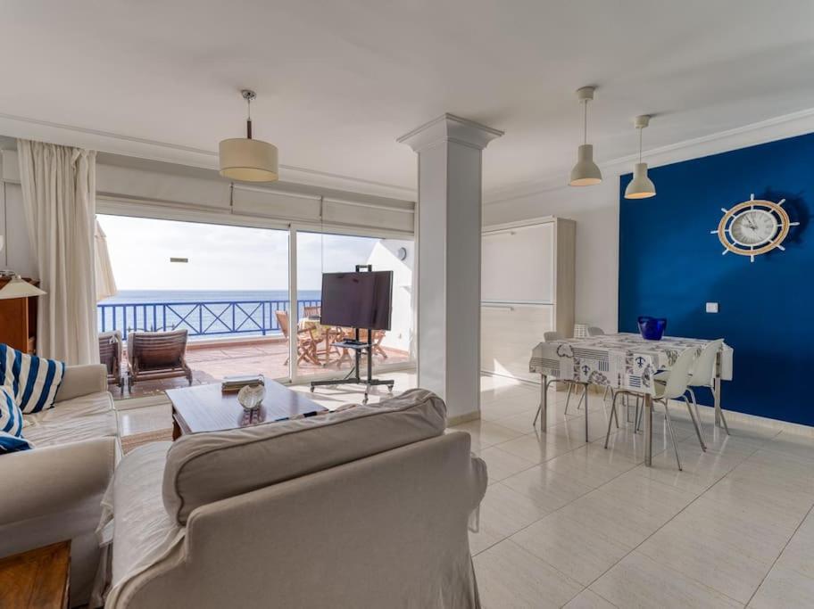 Los Erizos (Apartamento en primera Linea de mar)
