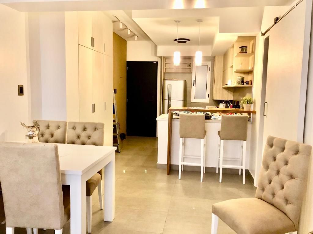 a kitchen and living room with a table and chairs at Lo de Chany in San Juan