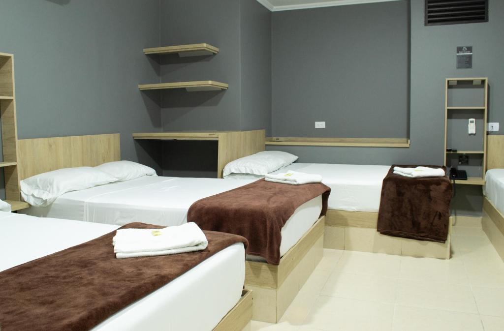Postel nebo postele na pokoji v ubytování Hotel Ruiseñor Itagui