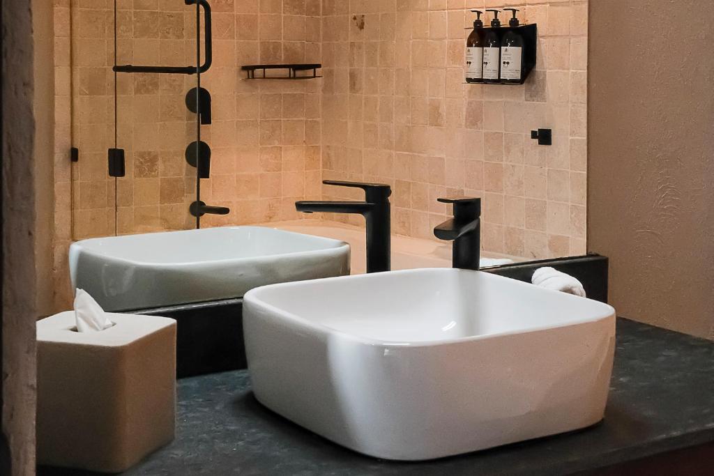 Casa Serenos - One-Bedroom Apartment