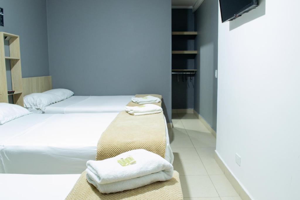 Postel nebo postele na pokoji v ubytování Hotel Ruiseñor Itagui