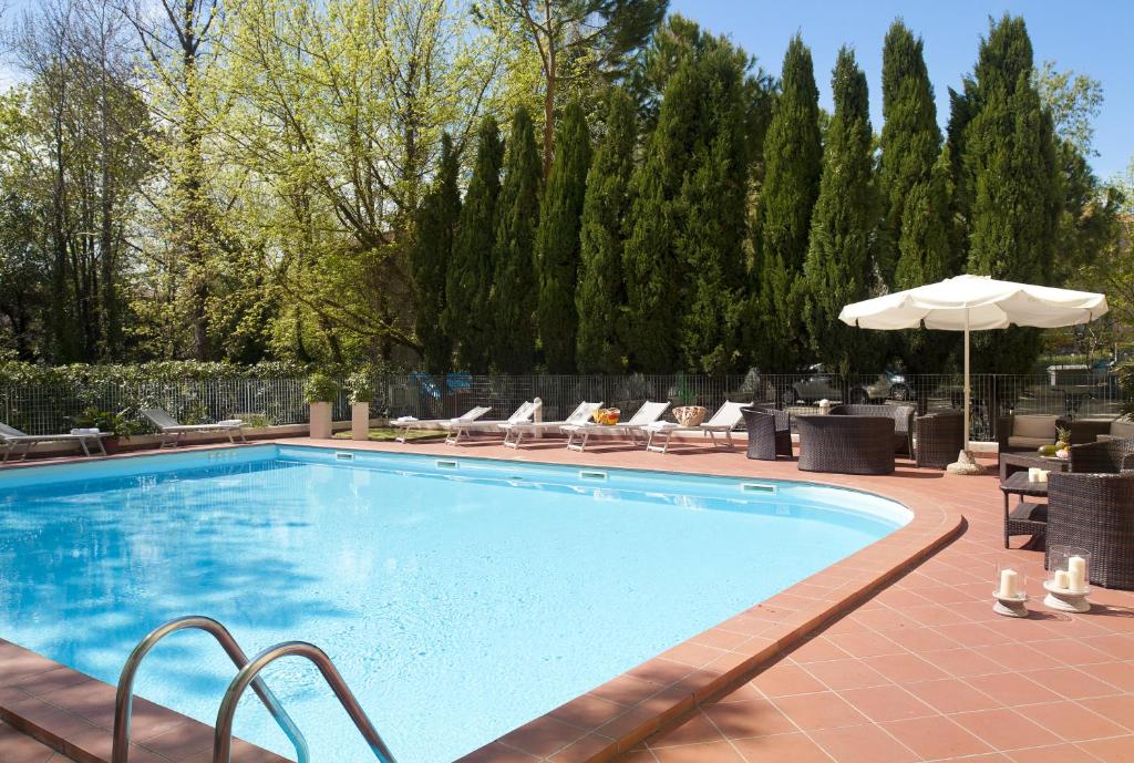 Bazén v ubytování Astoria Suite Hotel nebo v jeho okolí
