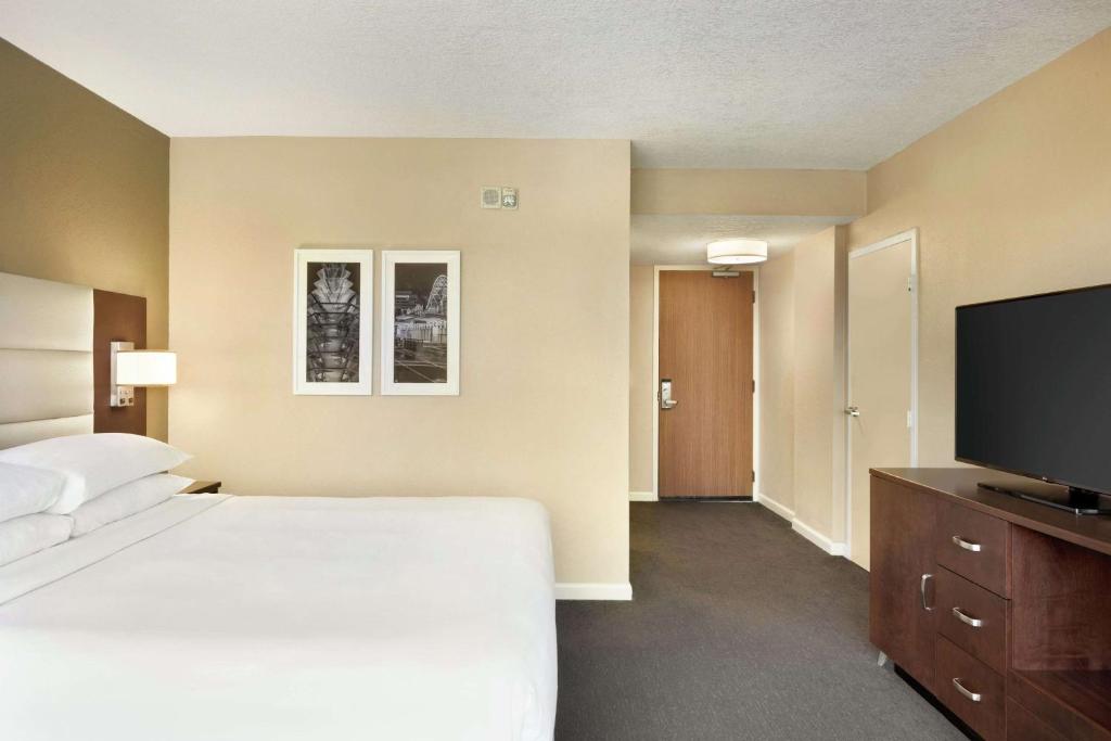 DoubleTree by Hilton Orlando Downtown - King Room - Acceso A Discapacidad/ducha Enrollable