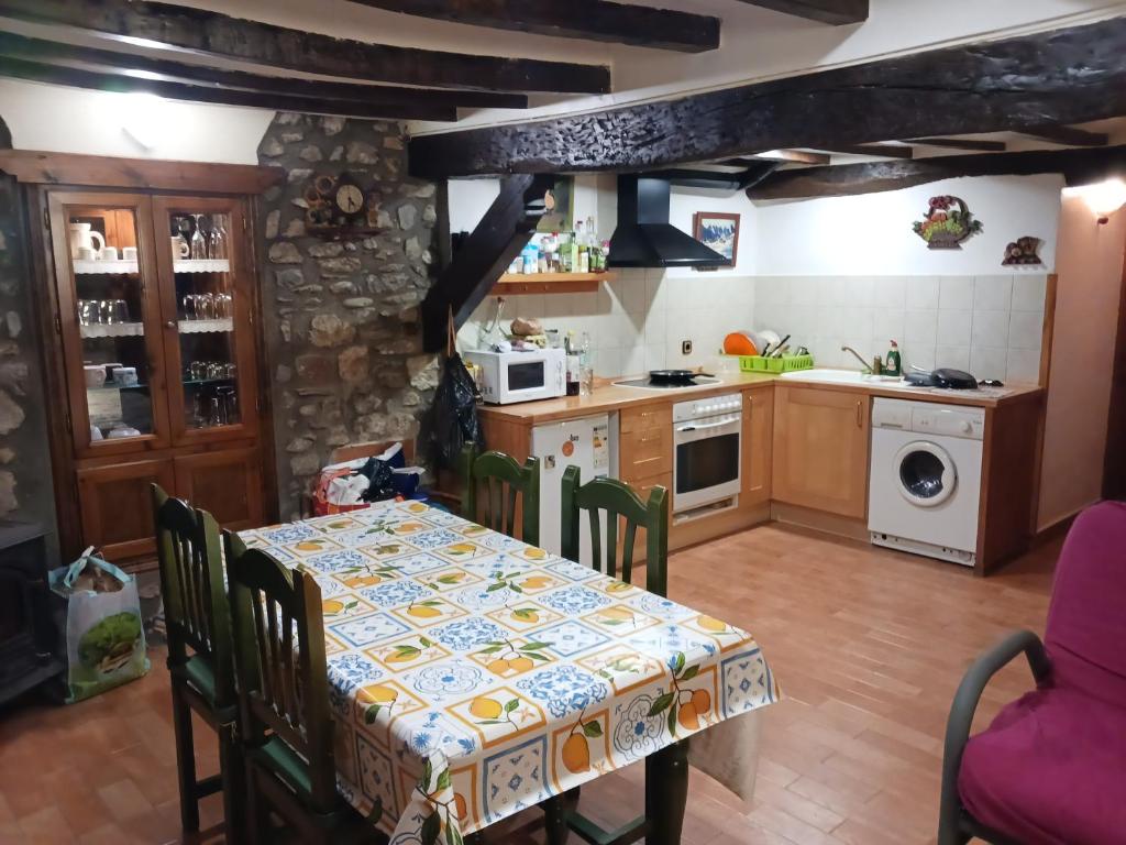 Een keuken of kitchenette bij Apartament el niu