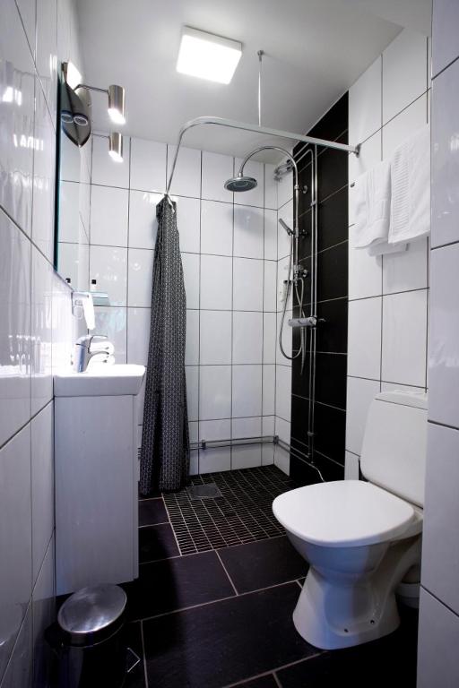 Koupelna v ubytování Adels Hotel