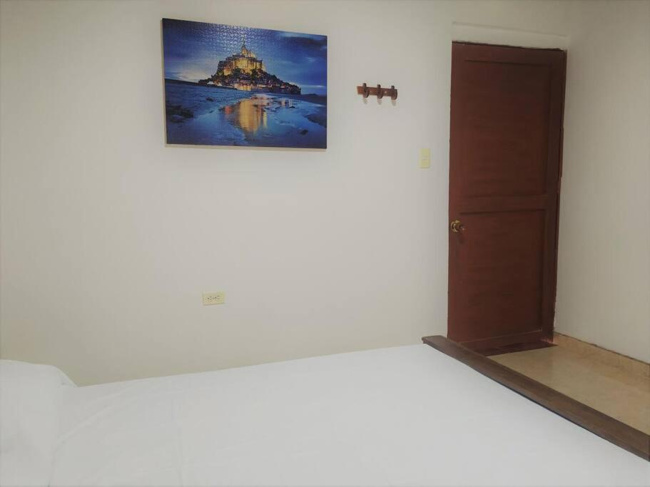 Postel nebo postele na pokoji v ubytování Agradable casa con parqueadero, en Rivera Huila.