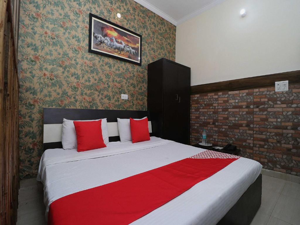 Postel nebo postele na pokoji v ubytování Hotel O Welcome Lounge