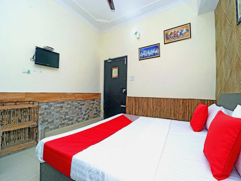 Postel nebo postele na pokoji v ubytování Hotel O Welcome Lounge