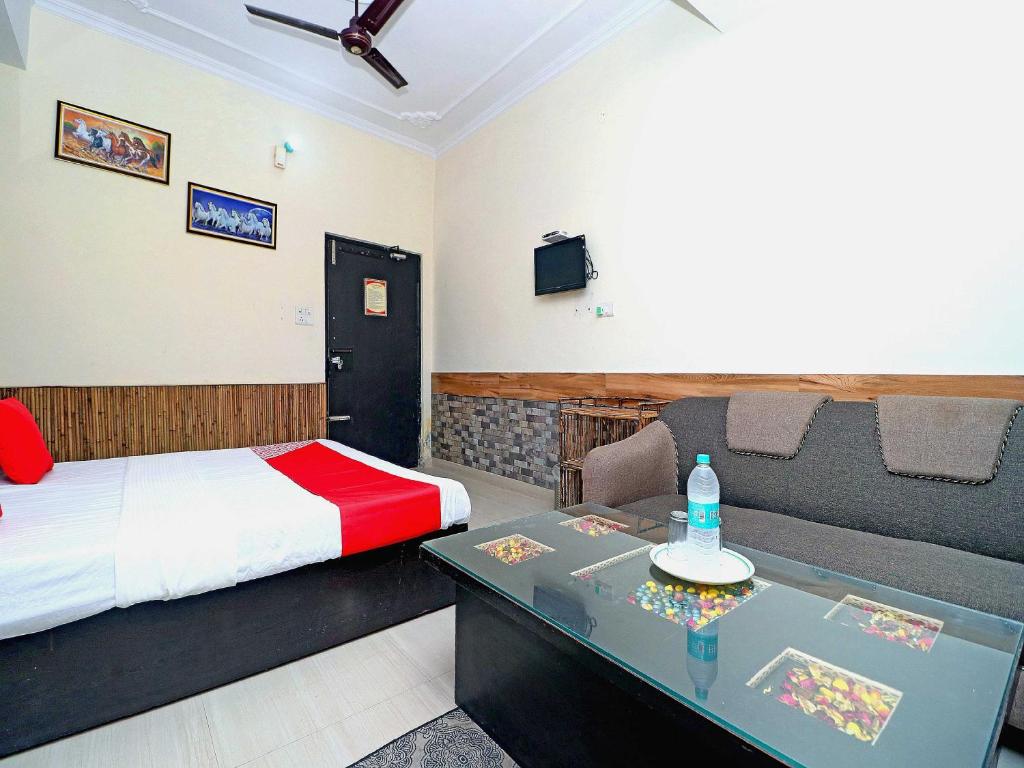 Postel nebo postele na pokoji v ubytování Hotel O Welcome Lounge