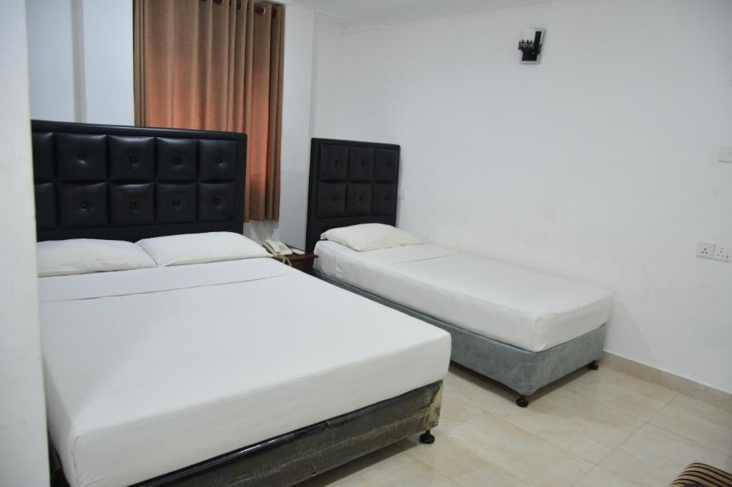 Postel nebo postele na pokoji v ubytování Saasha City Hotel