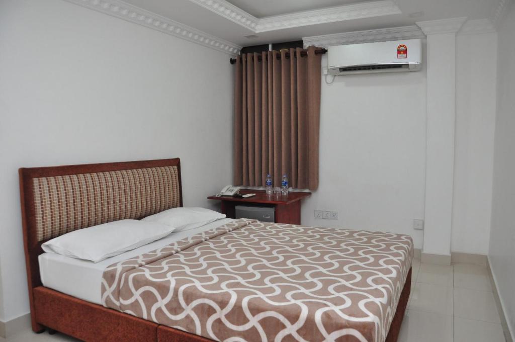 Postel nebo postele na pokoji v ubytování Saasha City Hotel