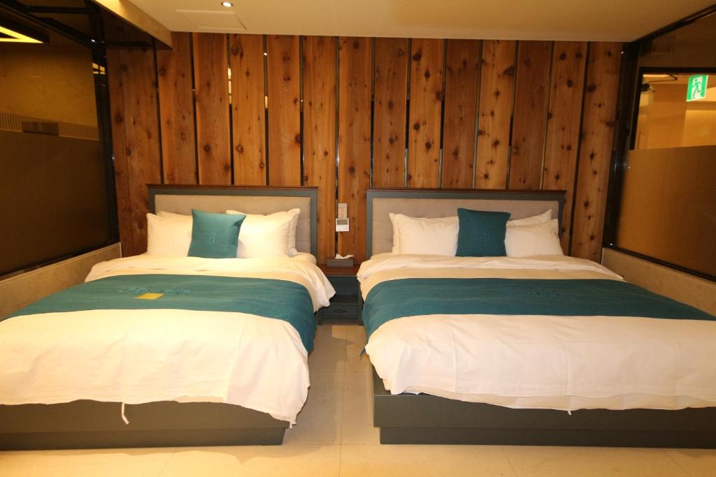 Postel nebo postele na pokoji v ubytování JB Tourist Hotel