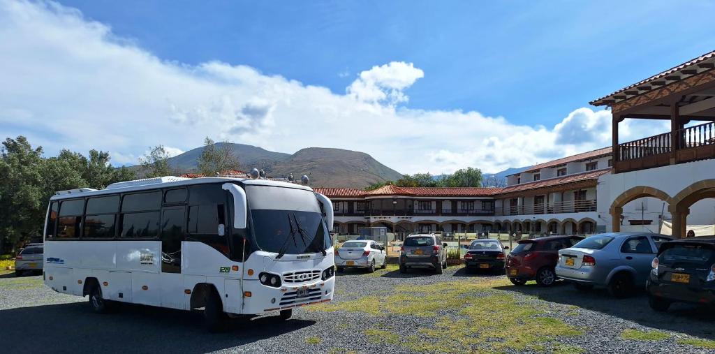 Nespecifikovaný výhled na hory nebo výhled na hory při pohledu z hotelu