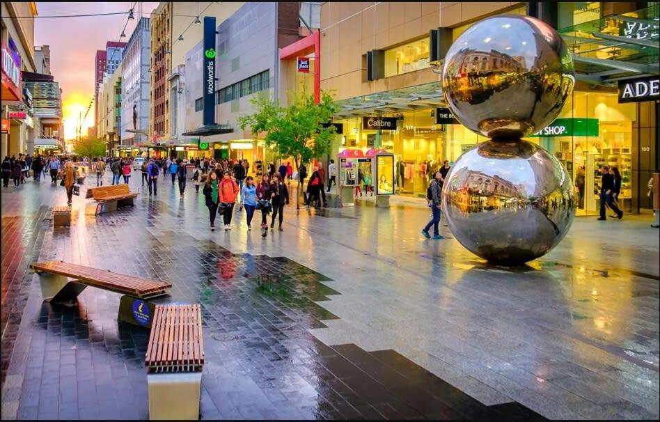 Apgyvendinimo įstaigoje Elegant 1BR CBD Apt Walkable&Wi-Fi&Attractions viešintys svečiai