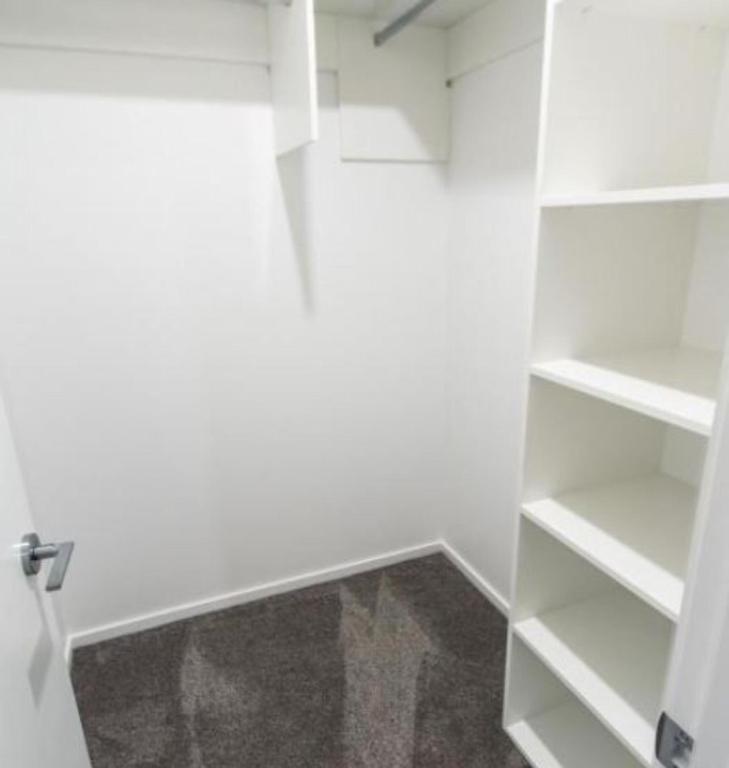 Modern 3 bed overlooking Hagley Park - Resim 25