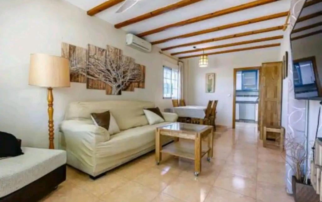 Bungalow adaptado, terraza muy grande y soleada. - Casa De Dos Dormitorios
