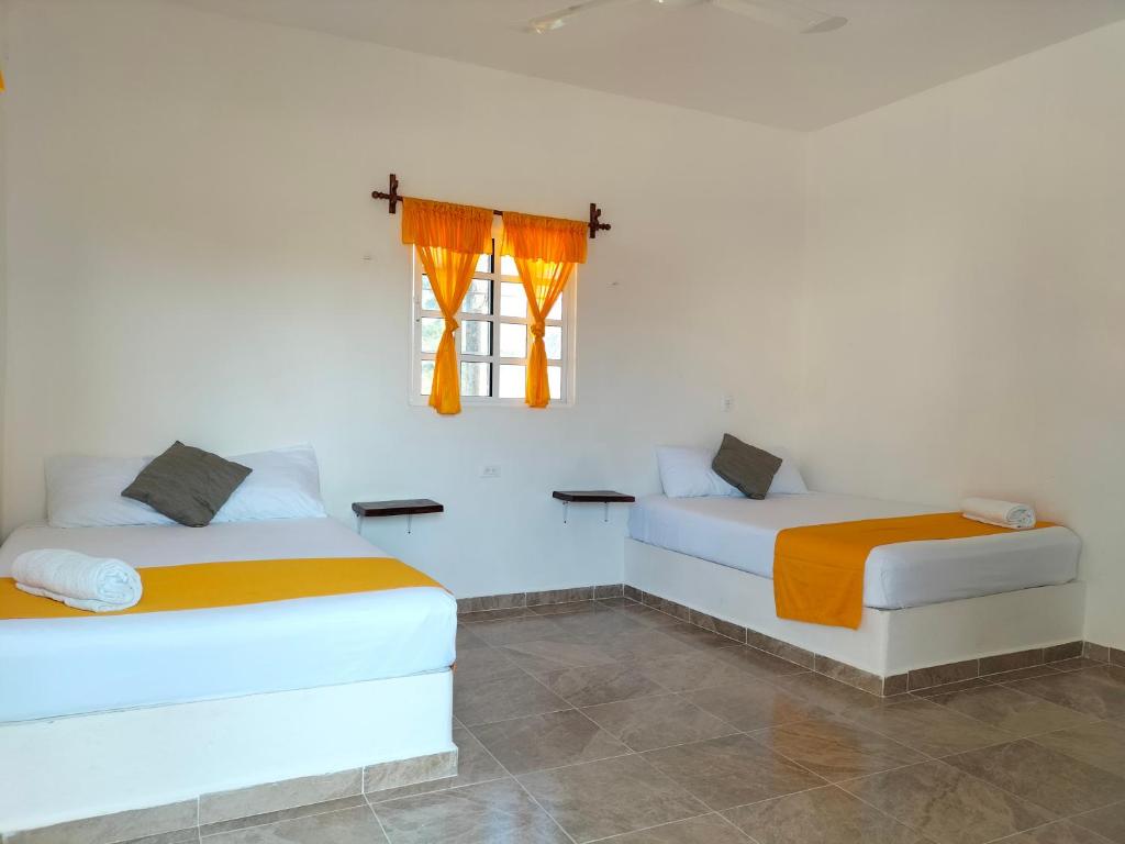 Postel nebo postele na pokoji v ubytování HOTEL LAS COLORADAS