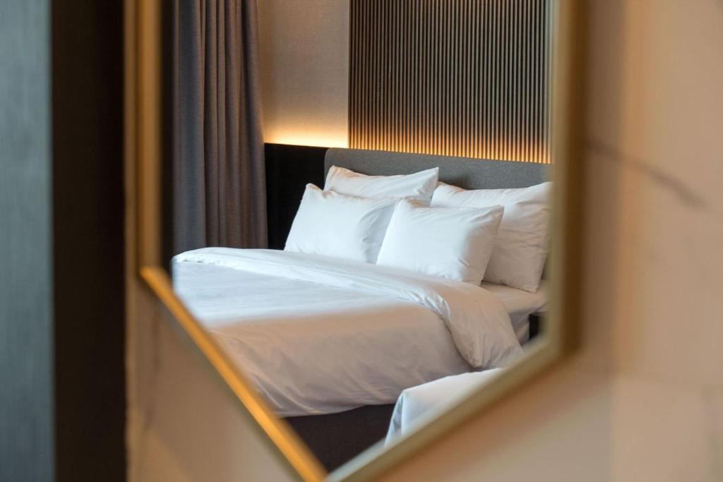 Postel nebo postele na pokoji v ubytování Dignity Hotel
