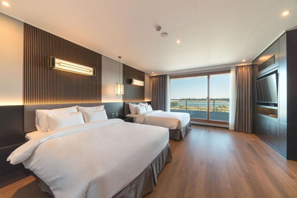Postel nebo postele na pokoji v ubytování Dignity Hotel
