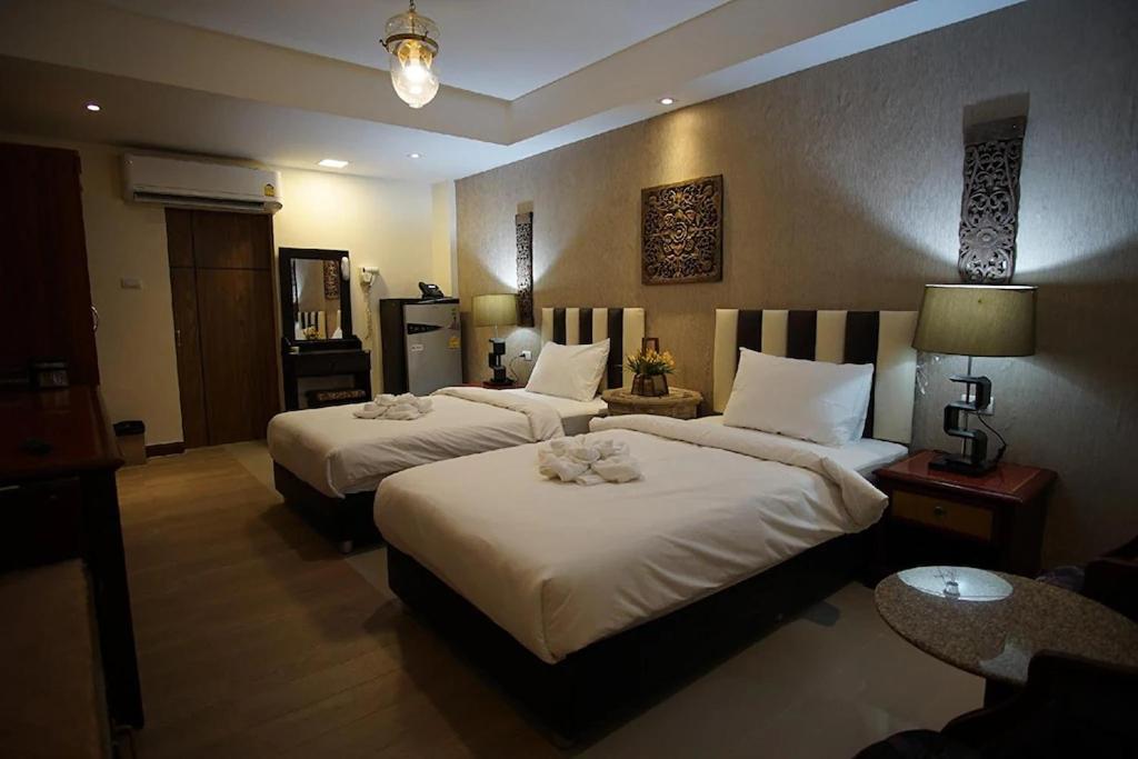 Postel nebo postele na pokoji v ubytování Kim Hotel At Bangplong