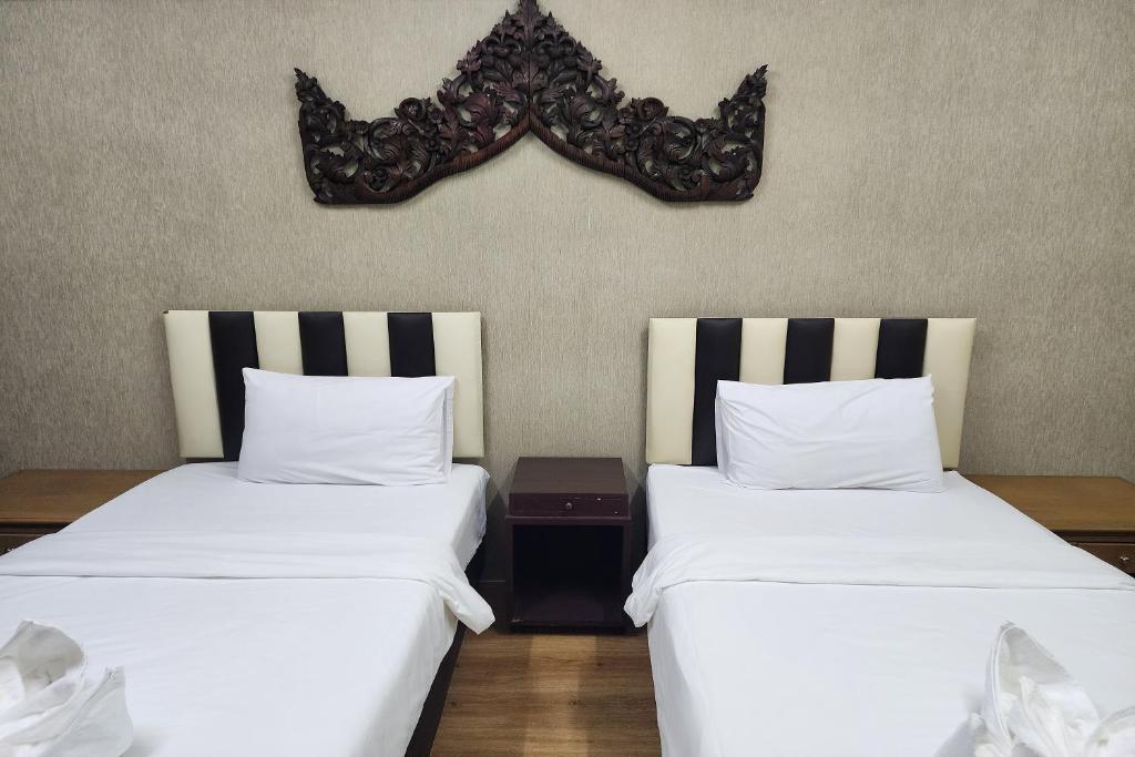 Postel nebo postele na pokoji v ubytování Kim Hotel At Bangplong