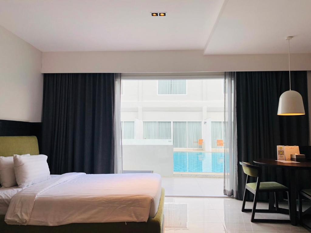 Ένα ή περισσότερα κρεβάτια σε δωμάτιο στο S Ram Leisure Hotel SHA PLUS