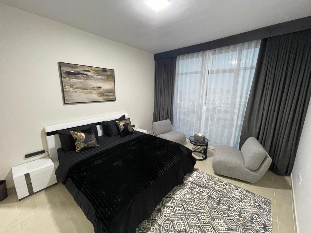Postel nebo postele na pokoji v ubytování Luxury Apartments - Ajman Corniche UAE