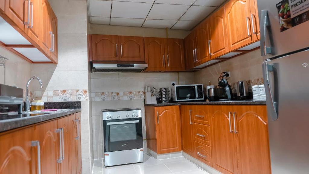 Kuchyň nebo kuchyňský kout v ubytování Luxury Apartments - Ajman Corniche UAE