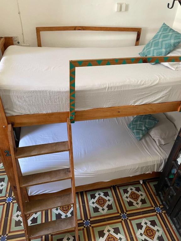 Postel nebo postele na pokoji v ubytování La Casa del Kéej Hostel