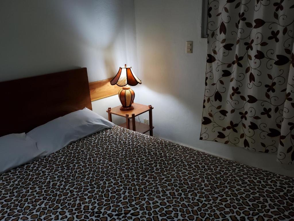 Postel nebo postele na pokoji v ubytování Hostal Casa Del Sol Comitan