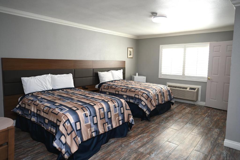 Hollywood Stars Inn - Double Room With Two Double Beds - Smoking