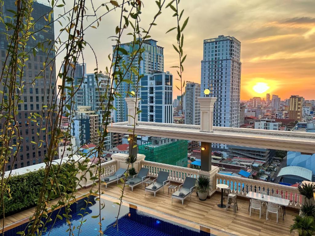 Bazén v ubytování Duong Chan Hotel nebo v jeho okolí