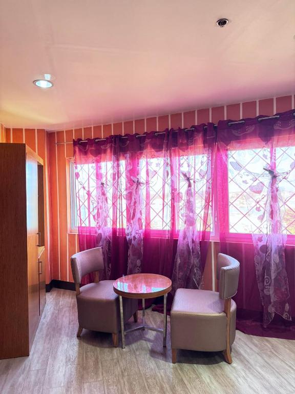 Posezení v ubytování Jeamco Royal Hotel-Palawan