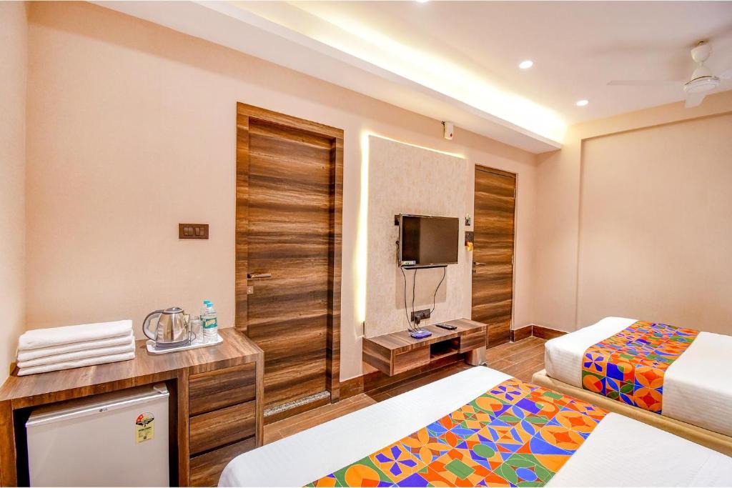 Postel nebo postele na pokoji v ubytování FabHotel Prime Jalsa - Nr Axis Mall