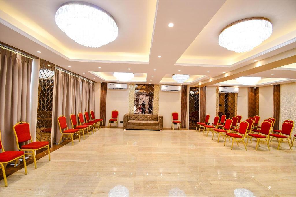 Posezení v ubytování FabHotel Prime Jalsa - Nr Axis Mall