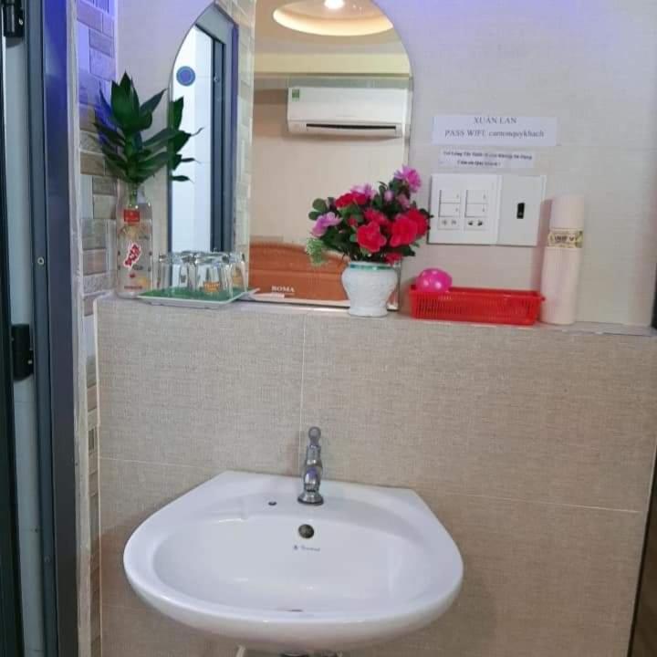 Koupelna v ubytování Nhà Nghỉ Xuân Lan