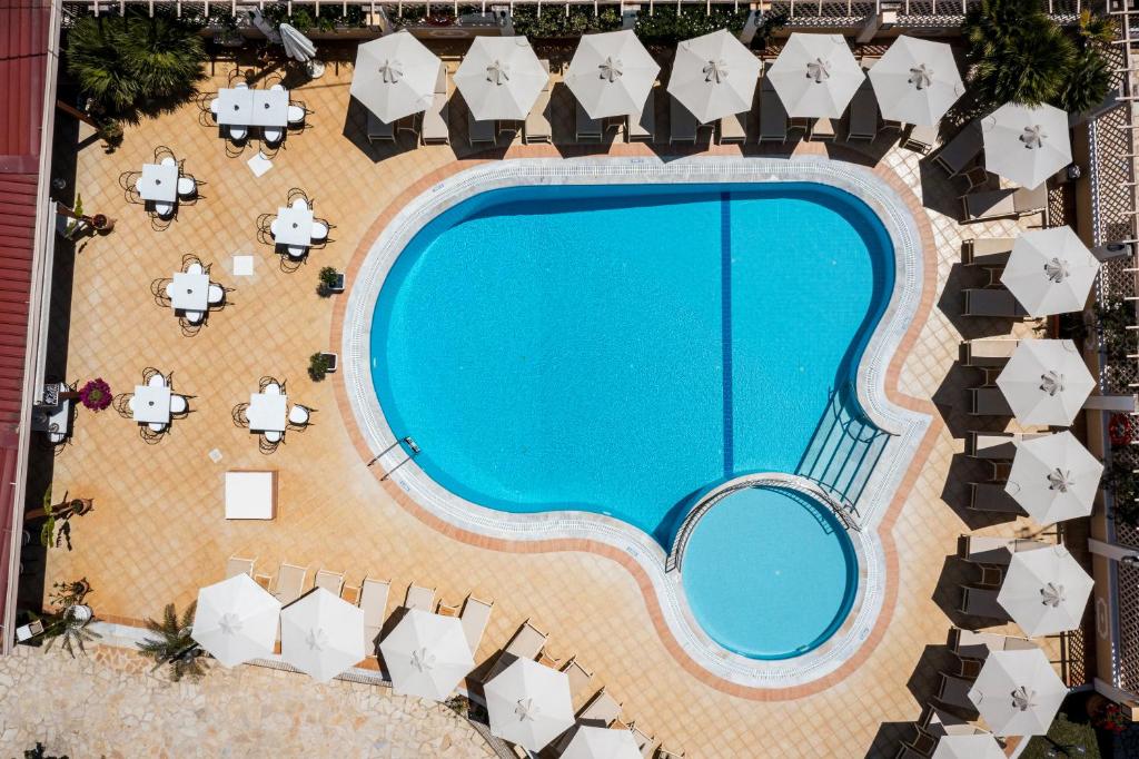 Bazén v ubytování Metaxa Apartments nebo v jeho okolí