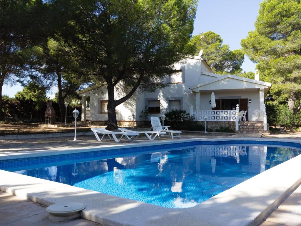 Bazén v ubytovaní INNOUTHOME GRAN CASA CON PISCINA Virgen Cinta alebo v jeho blízkosti
