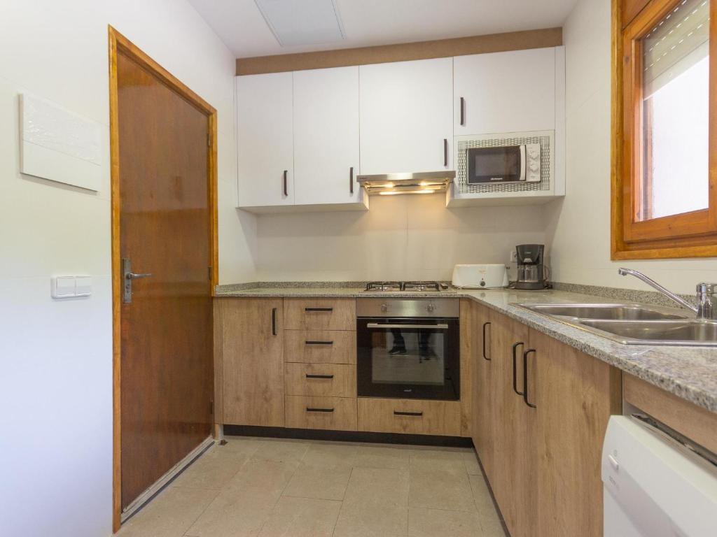 Kuchyňa alebo kuchynka v ubytovaní INNOUTHOME GRAN CASA CON PISCINA Virgen Cinta