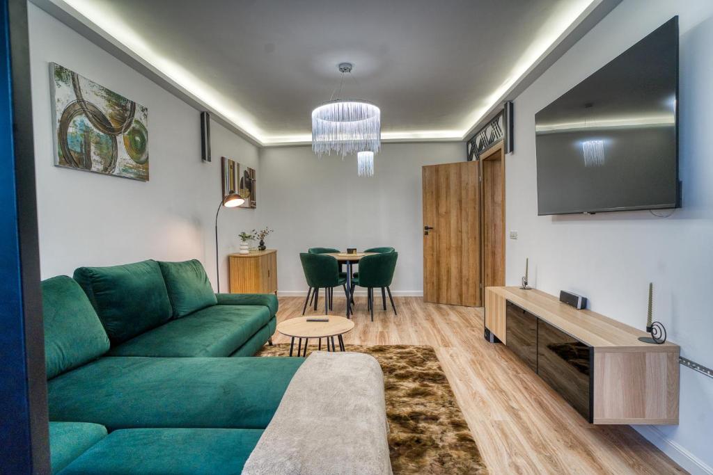 Χώρος καθιστικού στο City Chic Retreat: Newly Renovated 1BR Apartment
