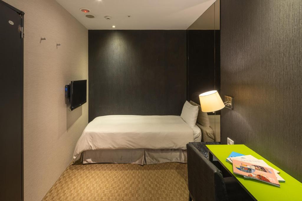 Postel nebo postele na pokoji v ubytování Finders Hotel-Fu Qian
