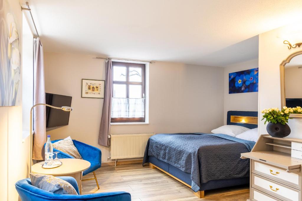 Postel nebo postele na pokoji v ubytování Schlossberg-Hotel Garni