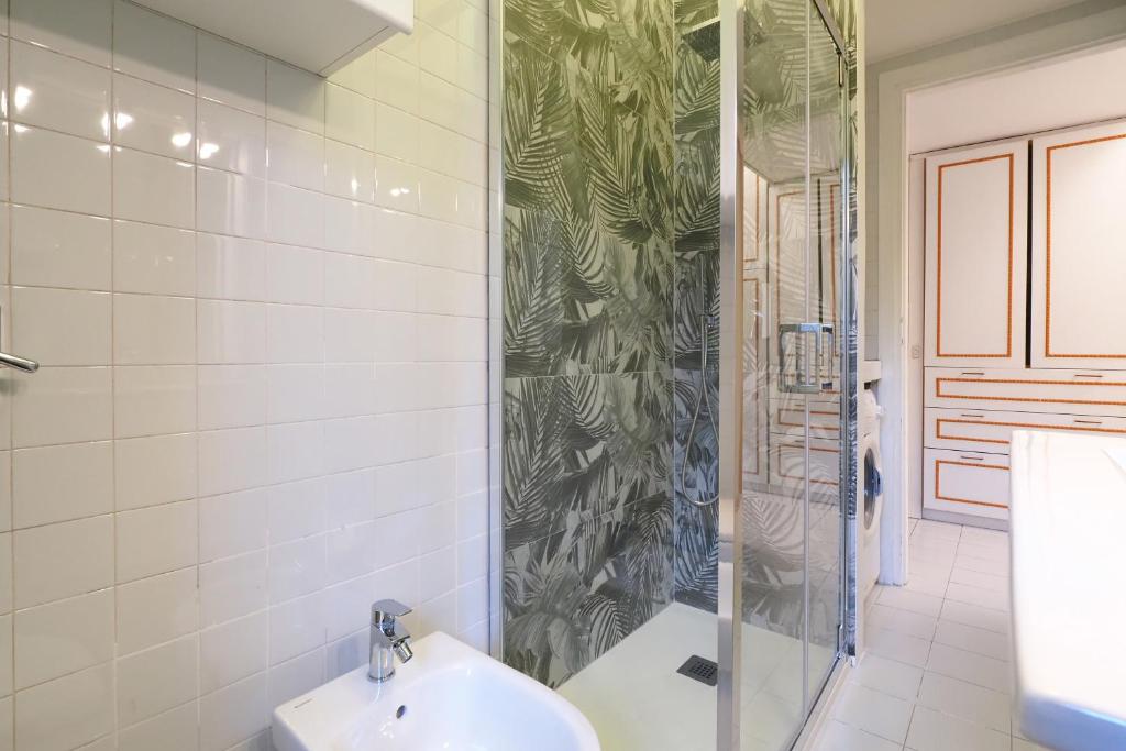 a bathroom with a sink and a shower at HomNest I S.Ambrogio Elegant Apt in Milan