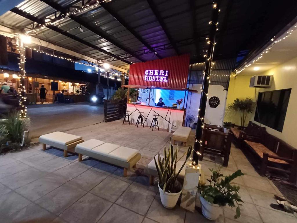 Posezení v ubytování CheRi Backpackers Hostel