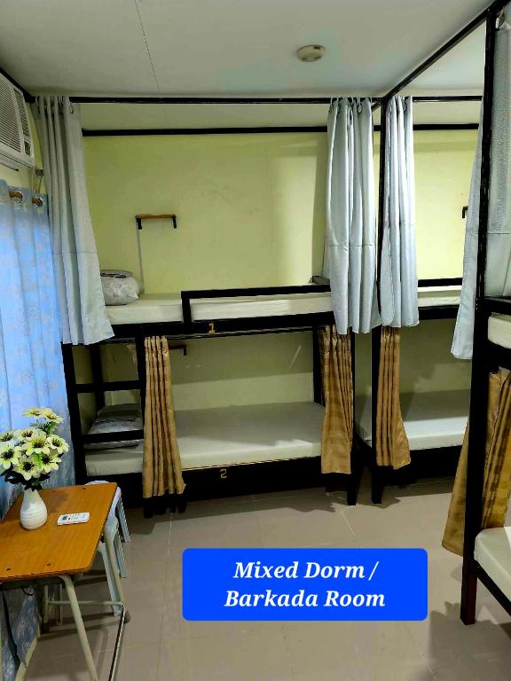 Postel nebo postele na pokoji v ubytování CheRi Backpackers Hostel