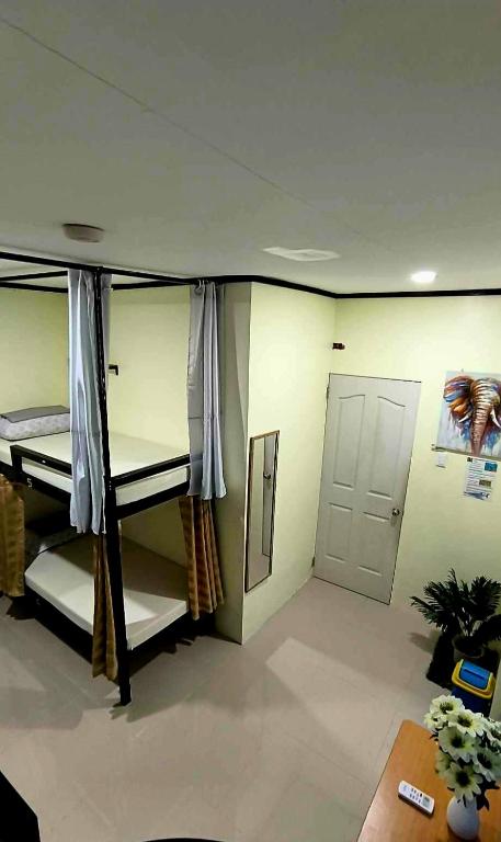 Postel nebo postele na pokoji v ubytování CheRi Backpackers Hostel