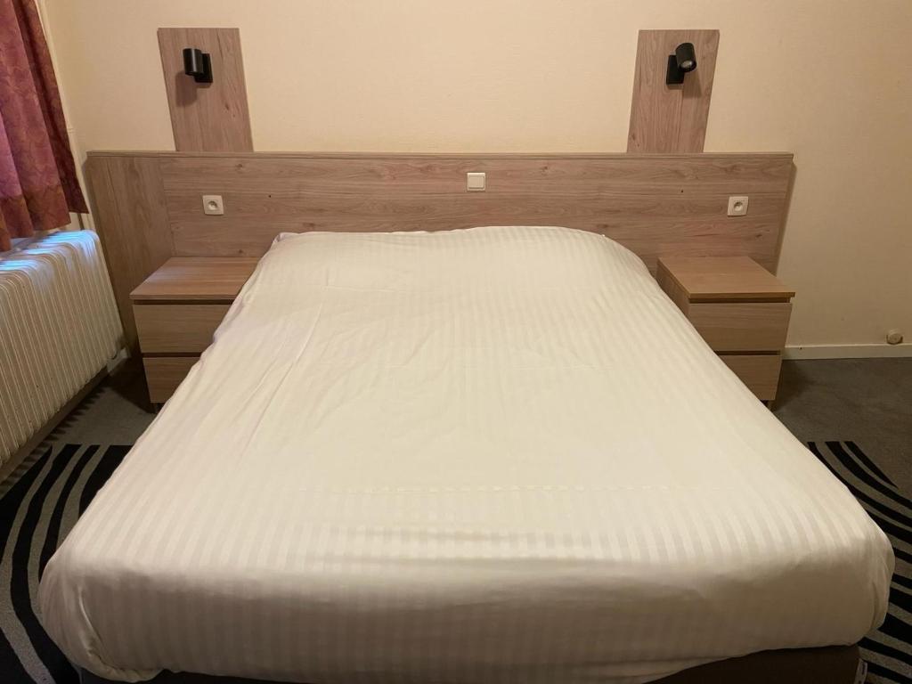 Postel nebo postele na pokoji v ubytování Hotel Bristol Internationaal