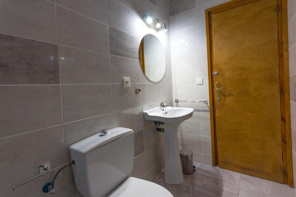 Kúpeľňa v ubytovaní INNOUTHOME GRAN CASA CON PISCINA Virgen Cinta