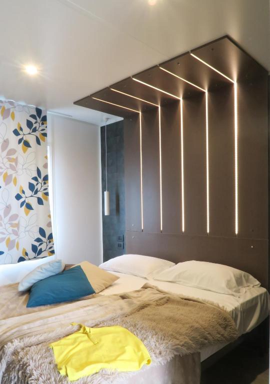 A bed or beds in a room at Camping Adriatico